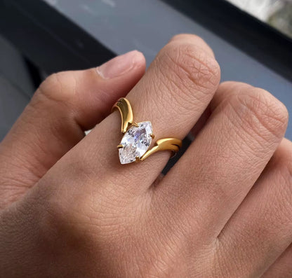 Lucia Ring
